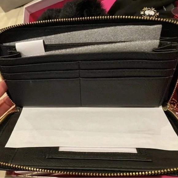 🪷 NIB Betsey Johnson Cameo Gloves & Wristlet Gift Set - Picture 5 of 15